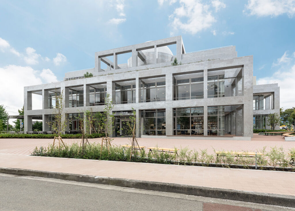 海老名市立中央図書館1